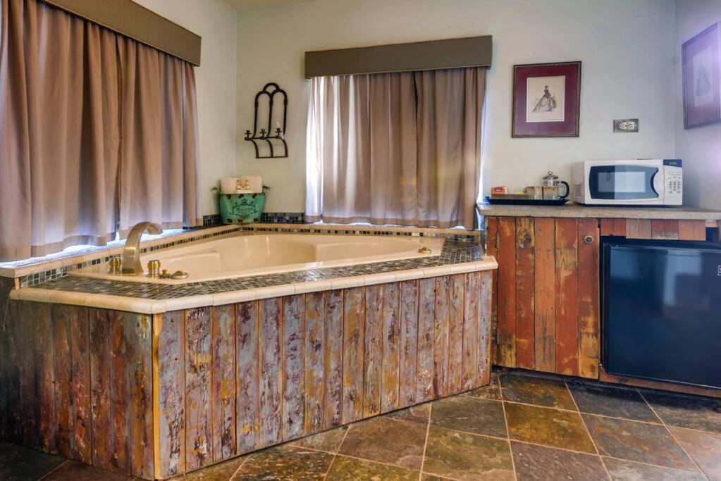 موريسون Cliff House Lodge And Hot Tub Cottages المظهر الخارجي الصورة