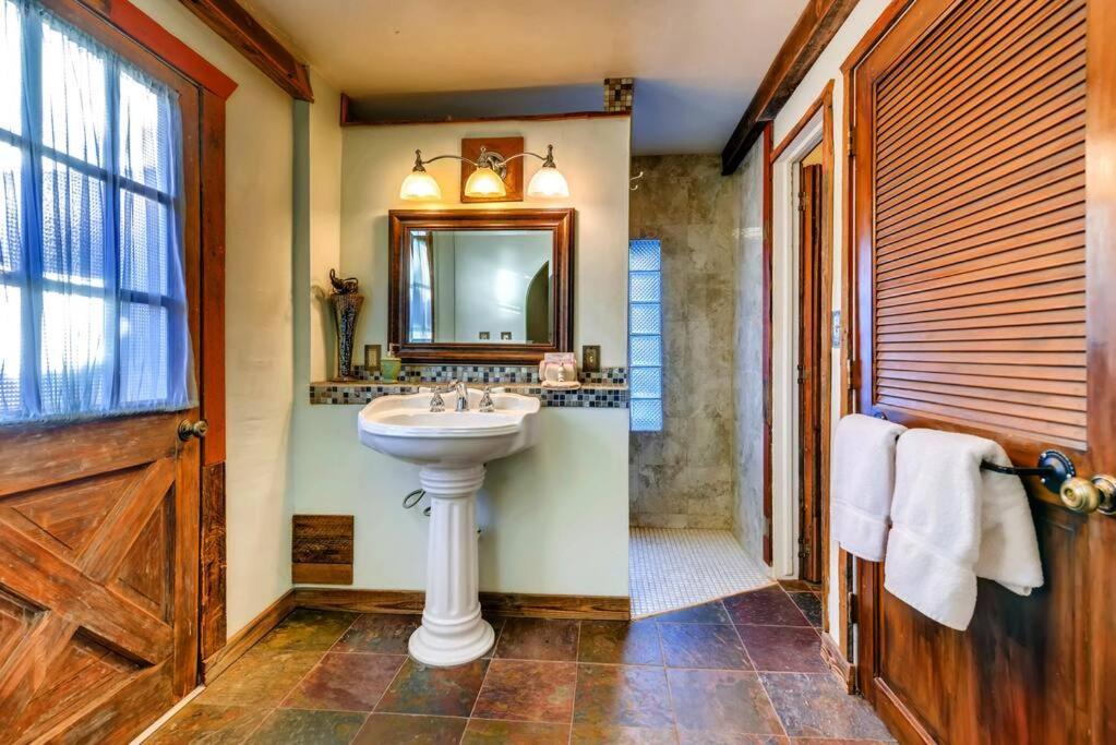 موريسون Cliff House Lodge And Hot Tub Cottages المظهر الخارجي الصورة