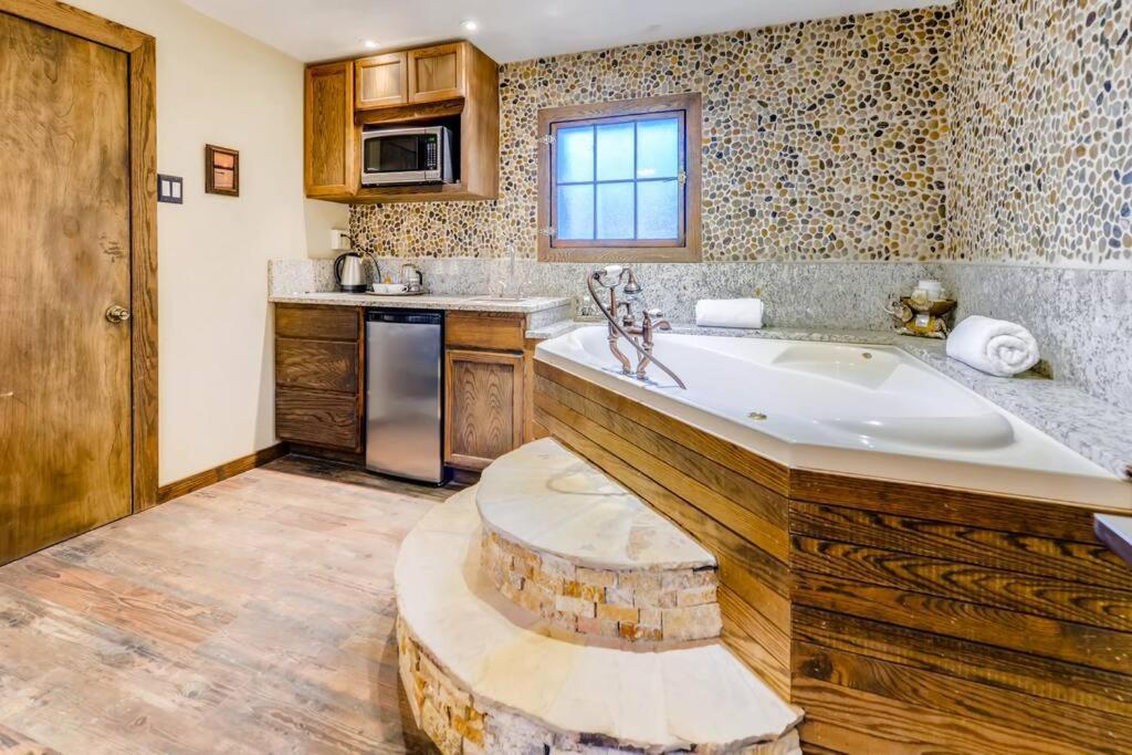 موريسون Cliff House Lodge And Hot Tub Cottages المظهر الخارجي الصورة