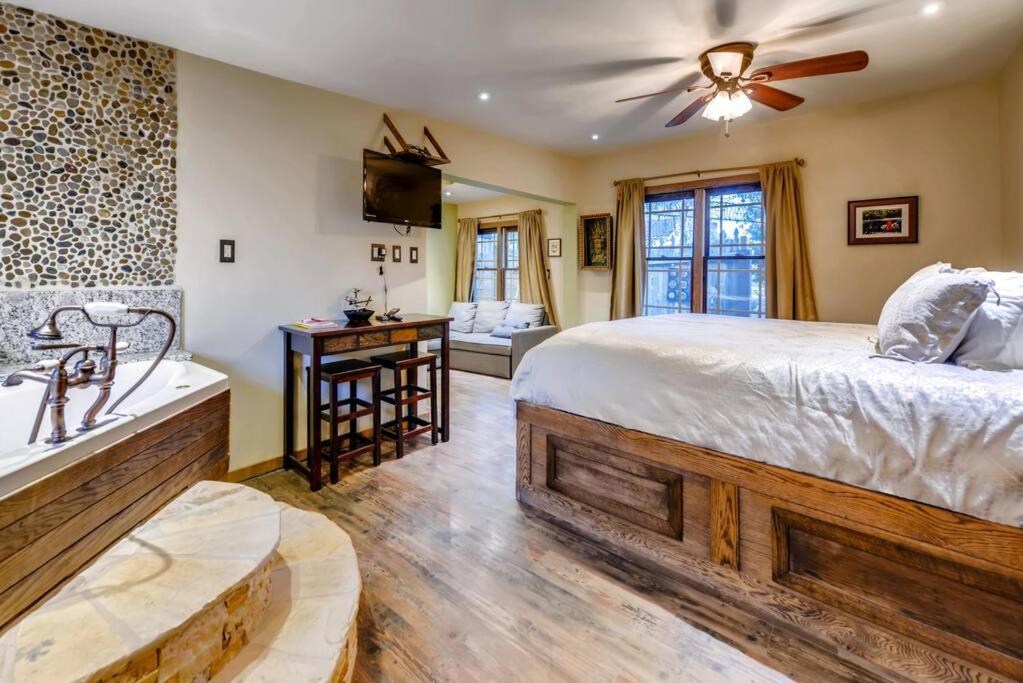 موريسون Cliff House Lodge And Hot Tub Cottages المظهر الخارجي الصورة