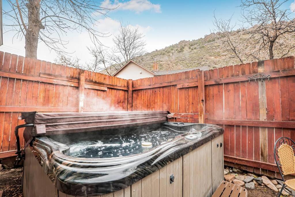 موريسون Cliff House Lodge And Hot Tub Cottages المظهر الخارجي الصورة